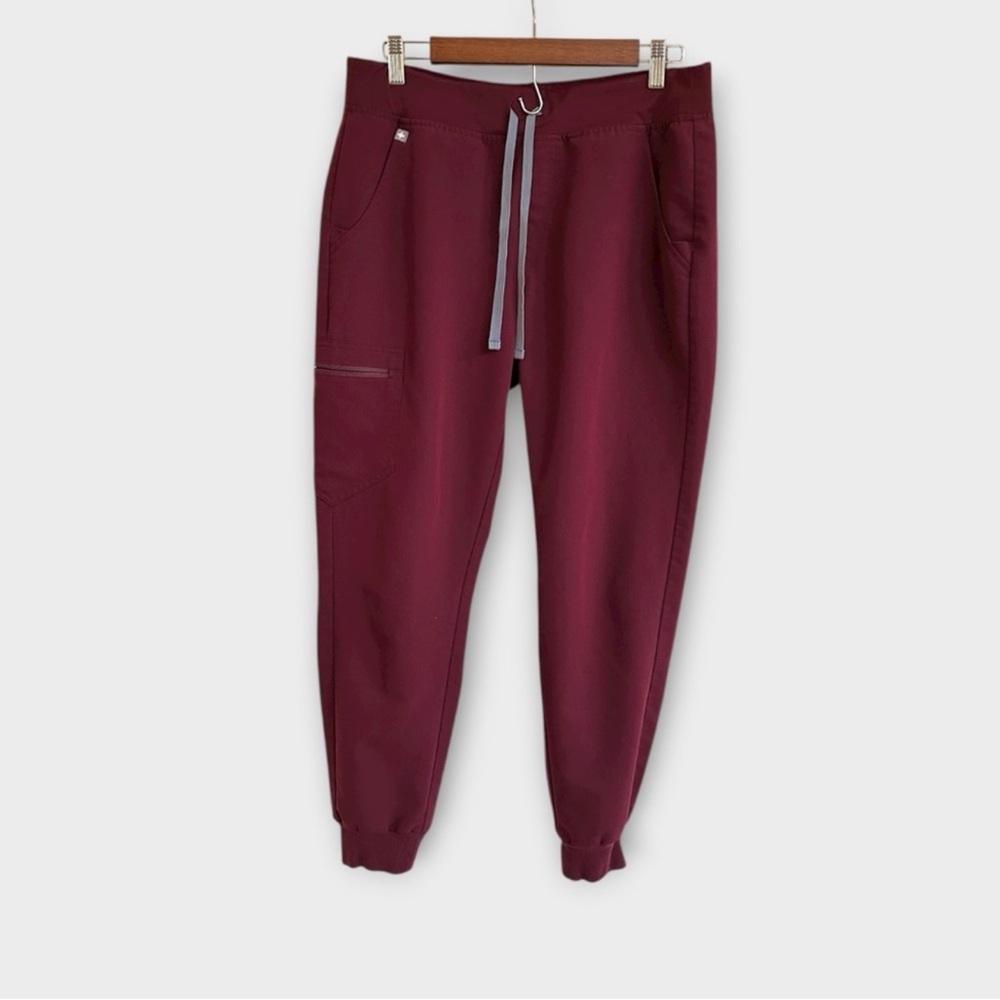 FIGS Zamora Jogger Scrub Pants in Burgundy, size M